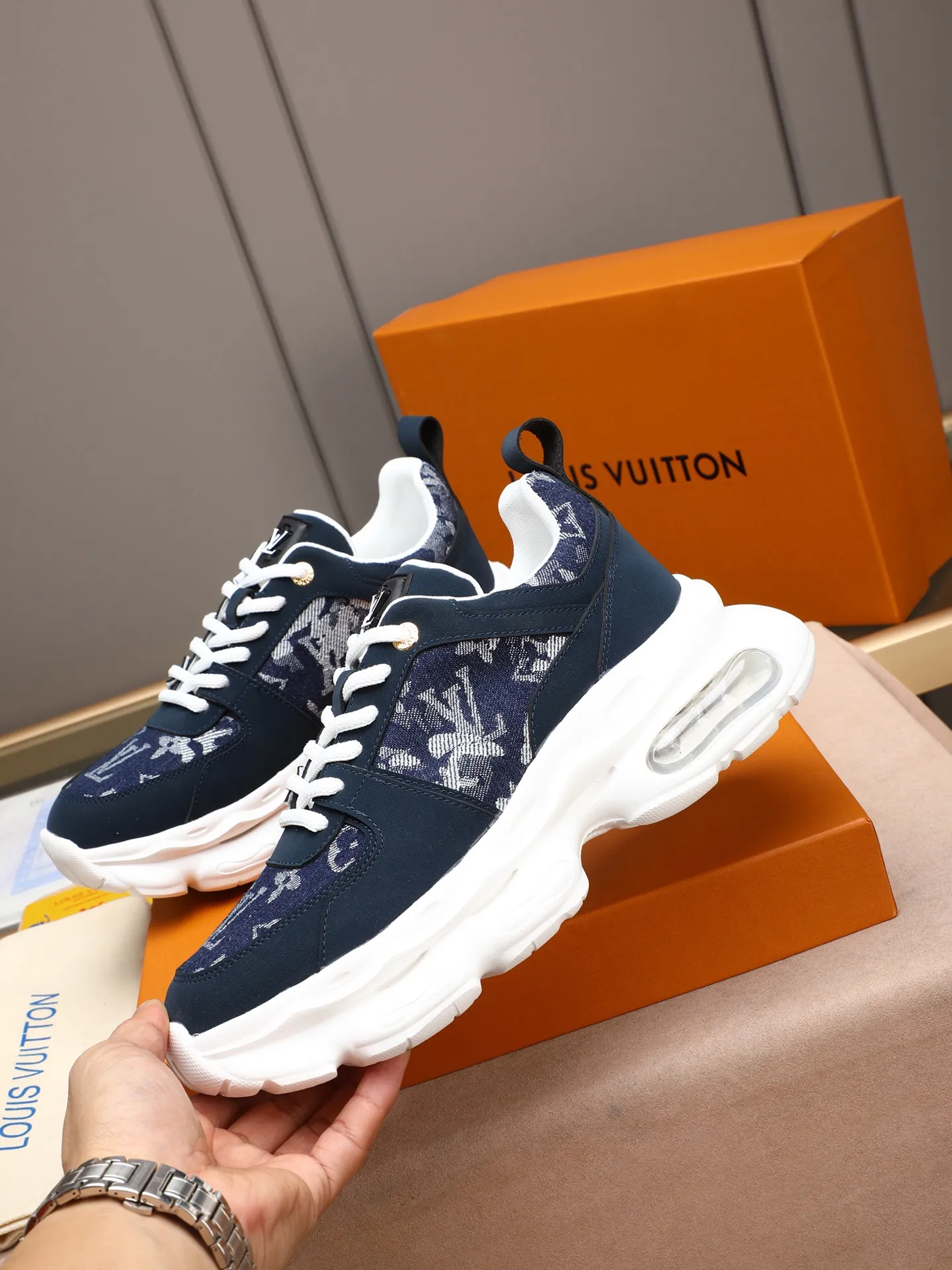 Men's shoes 💰460 [LV] Made of imported L special materials spliced ​​with cowhide and comfortable mesh lining. Private molded foam air cushion outsole, super light and comfortable on the feet! Perfect last shape, generous and fashionable design, 5 colors available! Code number: 38–44 (45 customized
